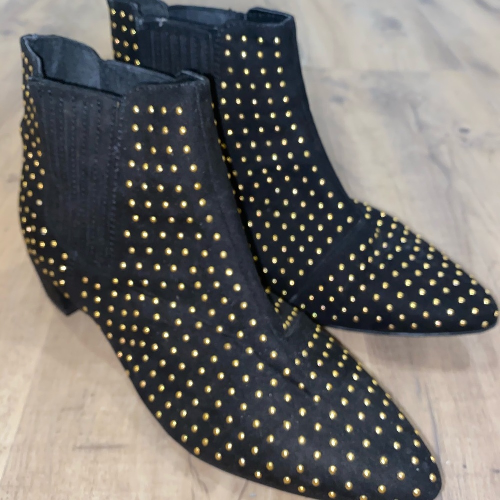 Shoe dazzle studded boots